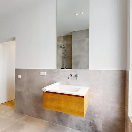 Bluestay 27 - Charmant Studio A